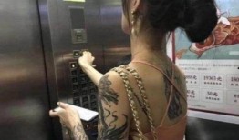 网红吃瓜纹身女孩视频在线观看